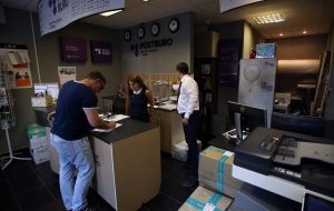 Клиент в офисе POSTBURO в Казани