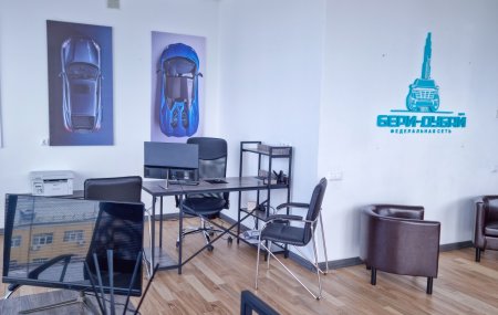 Франшиза Бери-Дубай интерьер офиса, оформленного по фирменному брендбуку