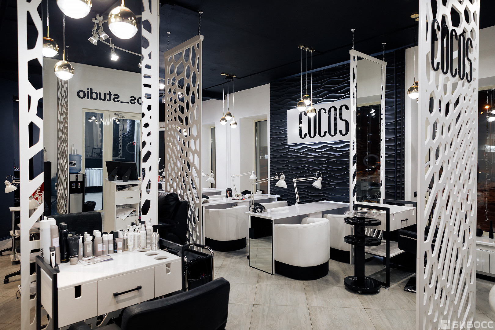 Студия франшиз. Сетевые салоны красоты. Пилки маникюрный салон екатеринбург. Интерьер салона пилки. Брендовый салон.