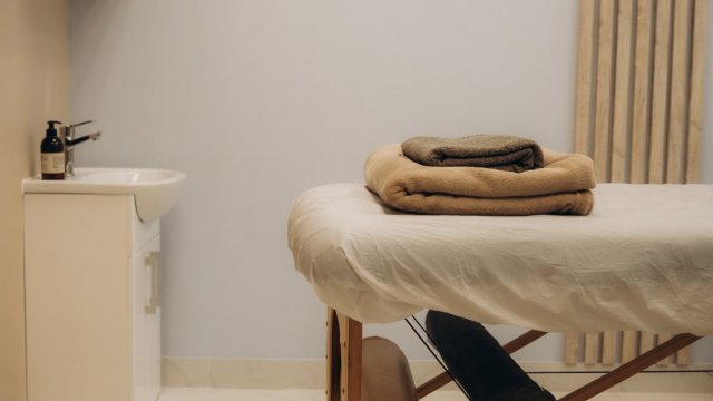 Франшиза Руки к Телу