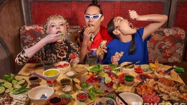 Франшиза Моя пьяная бабушка летит в Сингапур