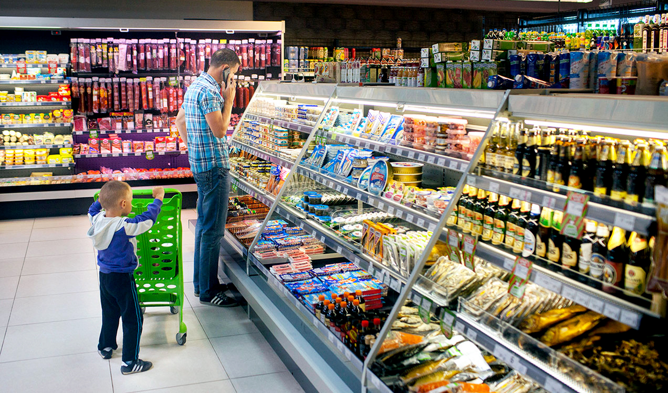 Магазин меньше. Продуктовый магазин у дома. Магазин у дома ассортимент. Маленький магазин у дома. Продуктовый супермаркет у дома.