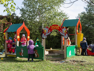 Детский центр, детский сад с бассейном