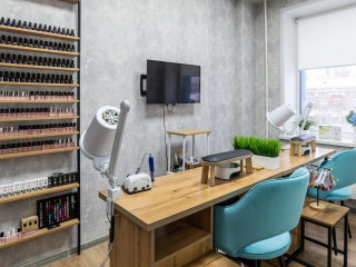 Укомплектованная маникюрная студия от известной сети в центре Москвы