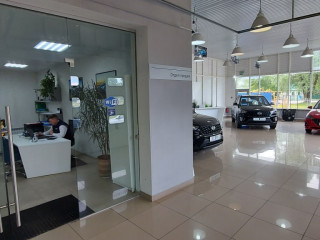 Действующий автоцентр Hyundai c землёй и зданиями в собственности