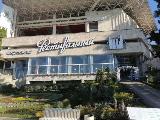 Ресторан на берегу Чёрного моря в Сочи