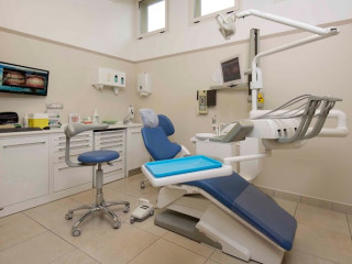 Сеть из 4-х стоматологий