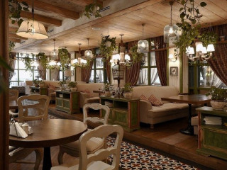 Сеть из 2 кафе и ресторана