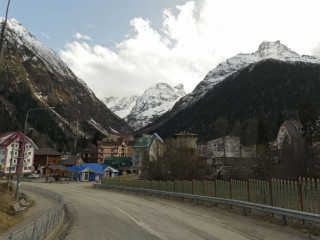 Отель в горнолыжном поселке-курорте Домбай