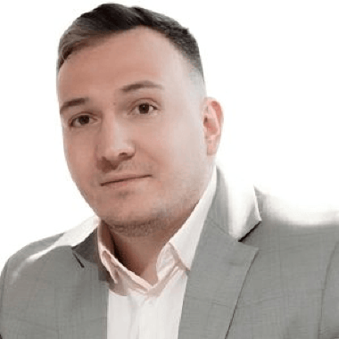 Роман Артёмов