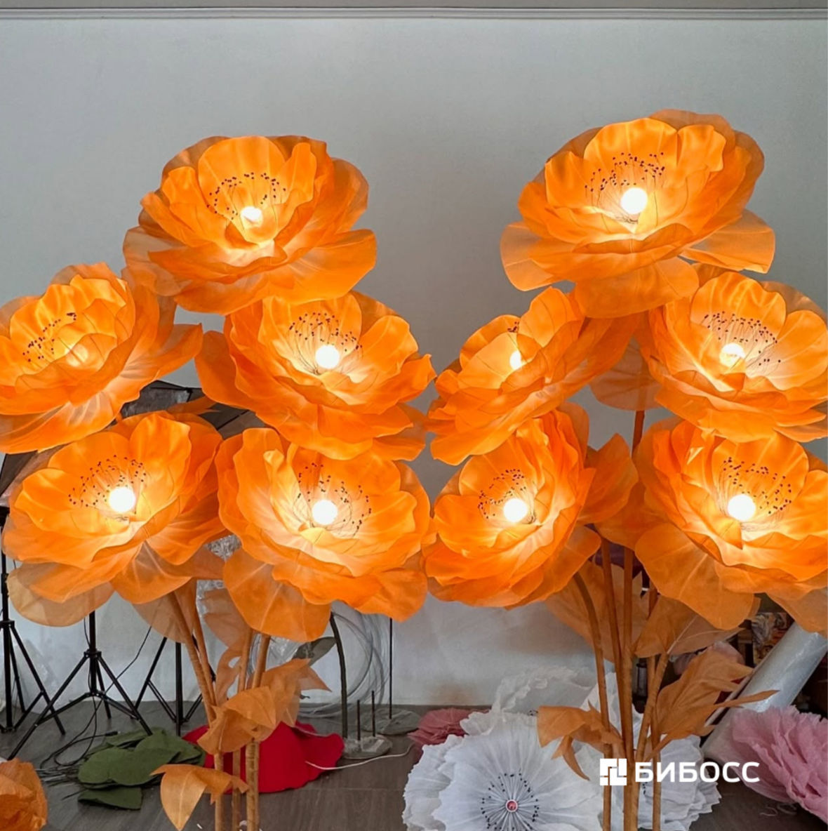 гигантские светящиеся цветы