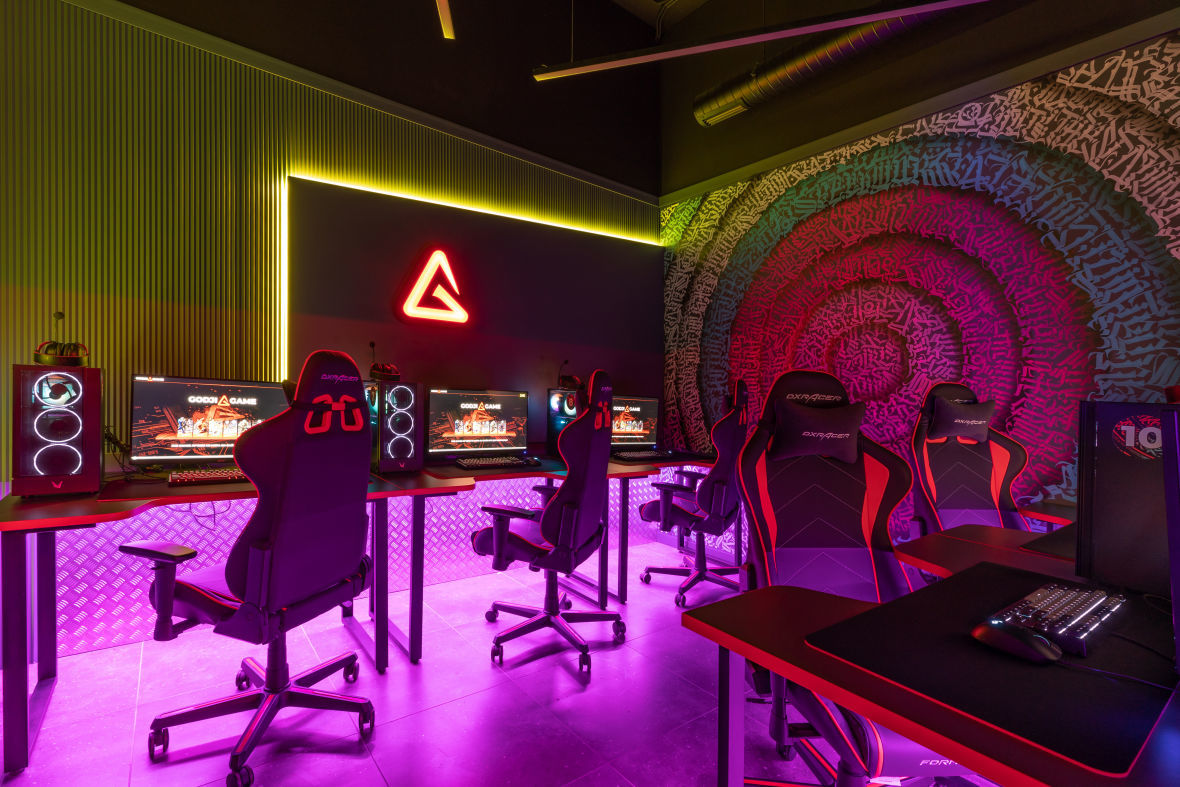 Открыть компьютерный клуб в 2024 сколько. Дизайн компьютерного клуба. Компьютерный клуб щекино. Компьютерный клуб заречный. 700 компьютерный клуб георгиевск.