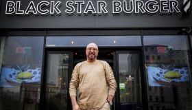 Юрий Левитас и Black Star Burger приготовят бургеры на свежем воздухе прямо на Арбате