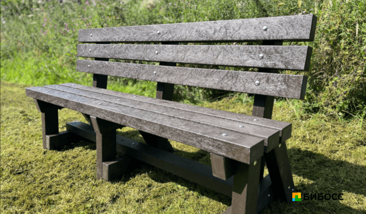 скамейка из переработанного пластика