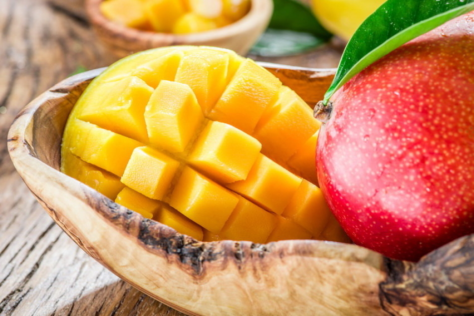 Манго фрукт полезные свойства и противопоказания. Манго (фрукт). Экзотические фрукты манго. Манго сладкий фрукт. Мякоть манго.