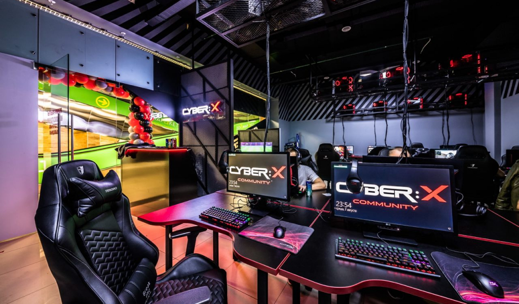 Кибер плейс клин. Кибер ижевск. Киберспорт ижевск. Киберспортивный клуб колизей королев. Сайбер икс компьютерный клуб.