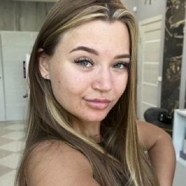 Александра Захарова