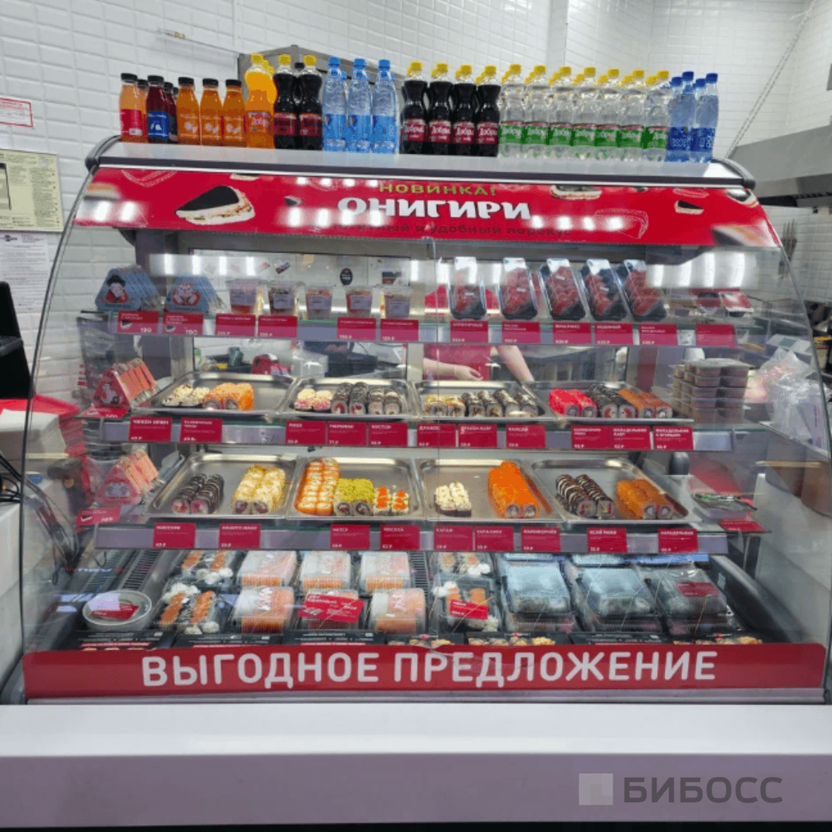 витрина поштучной продажи суши и роллов